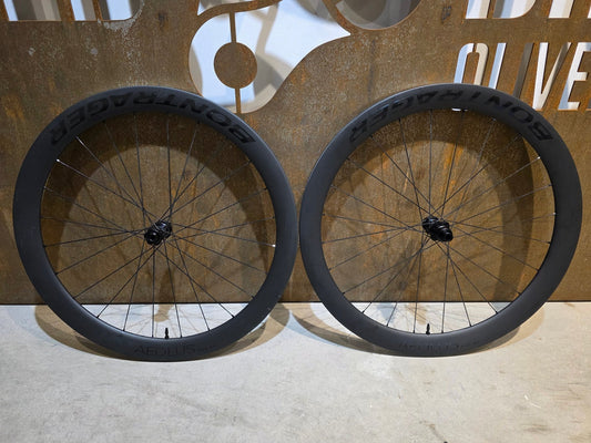Laufrad/Laufradsatz von Bontrager, BONTRAGER AEOLUS PRO 51 TLR LAUFRADSATZ DISC vor USEDBIKES - OB.DE Hintergrund