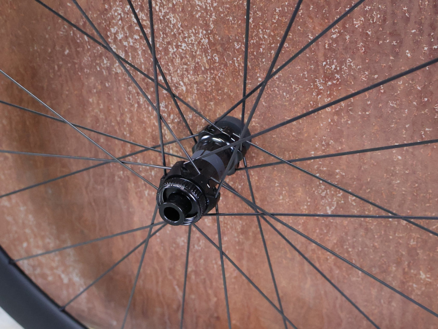 Laufrad/Laufradsatz von Bontrager, BONTRAGER AEOLUS PRO 51 TLR LAUFRADSATZ DISC vor USEDBIKES - OB.DE Hintergrund