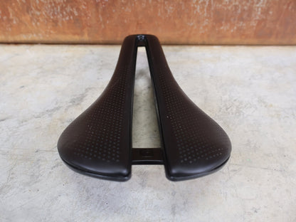 Sattel von Bontrager, BONTRAGER AEOLUS PRO FAHRADSATTEL 145MM vor USEDBIKES - OB.DE Hintergrund