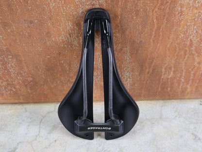 Sattel von Bontrager, BONTRAGER AEOLUS PRO FAHRADSATTEL 145MM vor USEDBIKES - OB.DE Hintergrund
