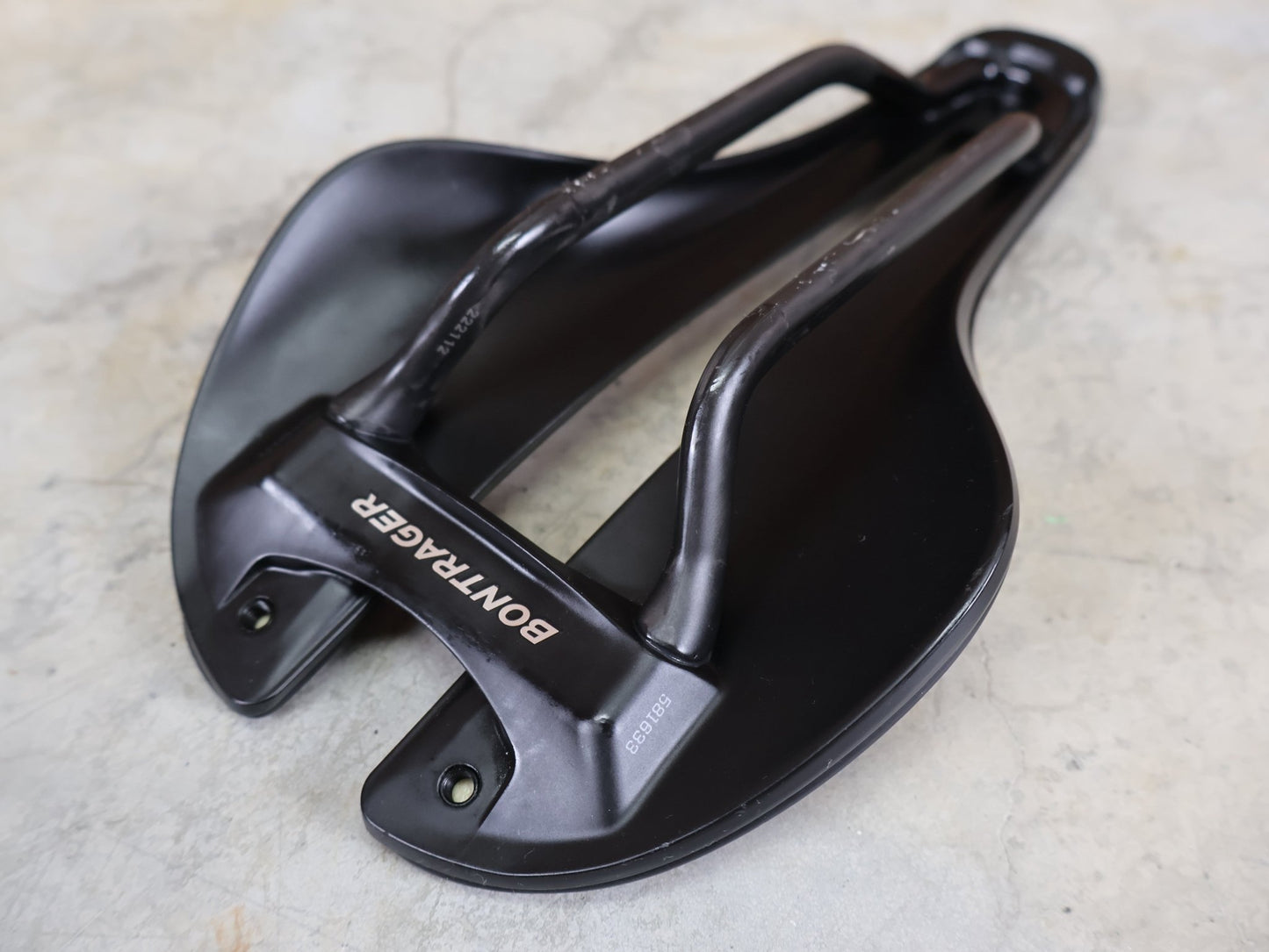 Sattel von Bontrager, BONTRAGER AEOLUS PRO FAHRADSATTEL 145MM vor USEDBIKES - OB.DE Hintergrund