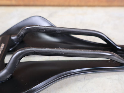 Sattel von Bontrager, BONTRAGER AEOLUS PRO FAHRADSATTEL 145MM vor USEDBIKES - OB.DE Hintergrund