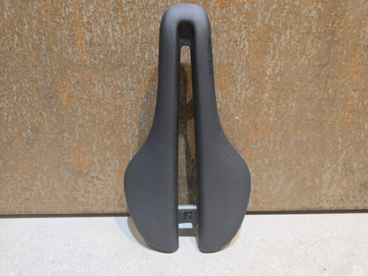 Sattel von Bontrager, BONTRAGER AEOLUS PRO SATTEL 145MM vor USEDBIKES - OB.DE Hintergrund