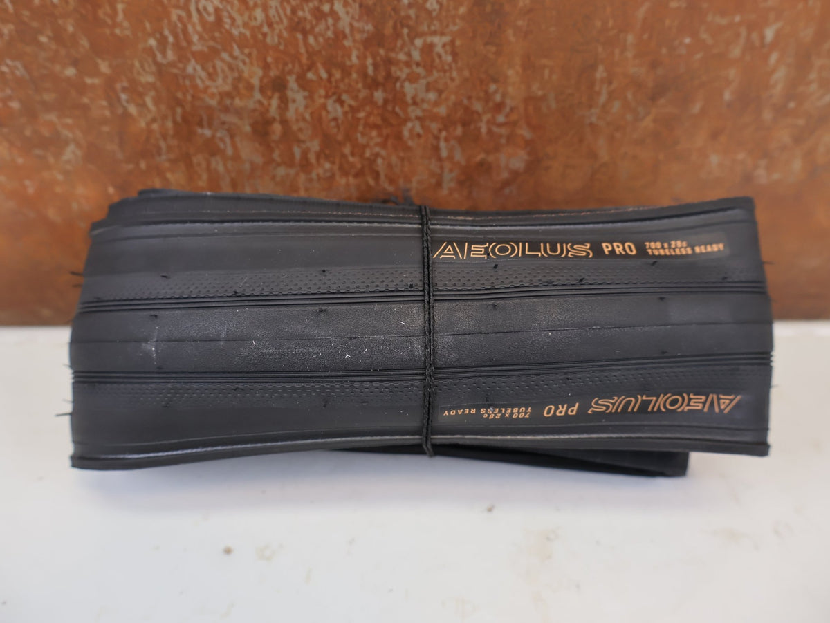 Reifen von Bontrager, BONTRAGER AEOLUS PRO TLR RENNRADREIFEN 700X28C / 5328173 vor USEDBIKES-OB.DE Hintergrund