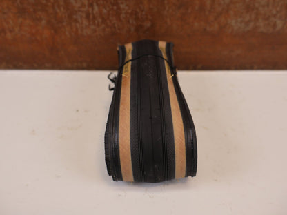 Reifen von Bontrager, BONTRAGER AEOLUS PRO TLR RENNRADREIFEN 700X28C BLACK-TAN / 5328176 vor USEDBIKES-OB.DE Hintergrund