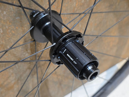 Laufrad/Laufradsatz von Bontrager, BONTRAGER AEOLUS RSL 37 TLR LAUFRADSATZ DISC vor USEDBIKES - OB.DE Hintergrund