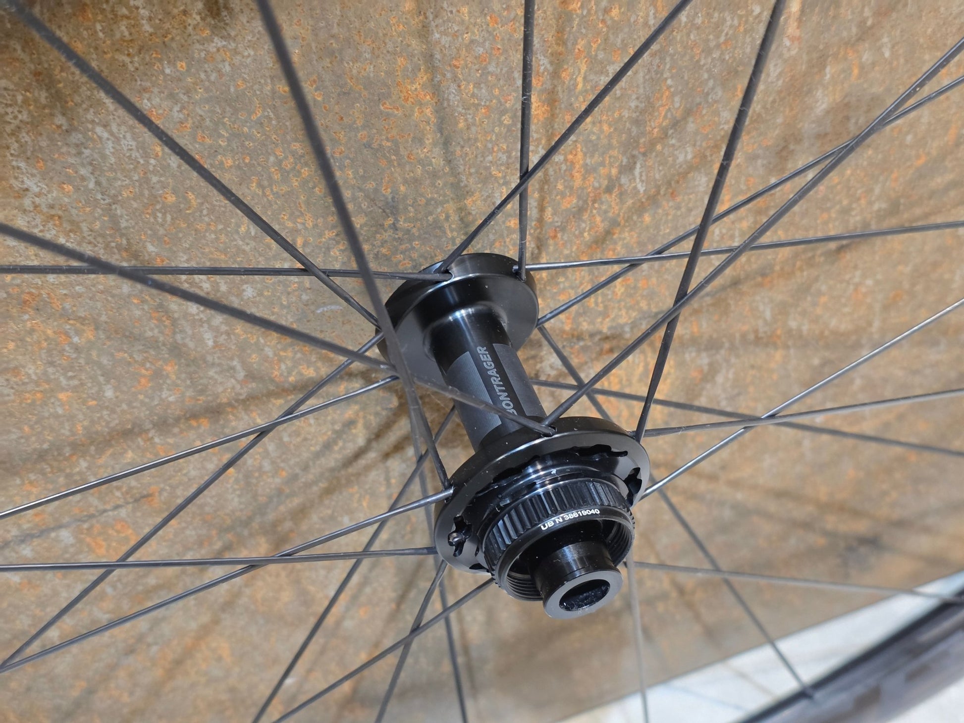 Laufrad/Laufradsatz von Bontrager, BONTRAGER AEOLUS RSL 37 TLR LAUFRADSATZ DISC vor USEDBIKES - OB.DE Hintergrund