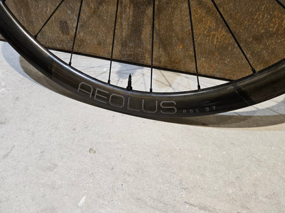 Laufrad/Laufradsatz von Bontrager, BONTRAGER AEOLUS RSL 37 TLR LAUFRADSATZ DISC vor USEDBIKES - OB.DE Hintergrund