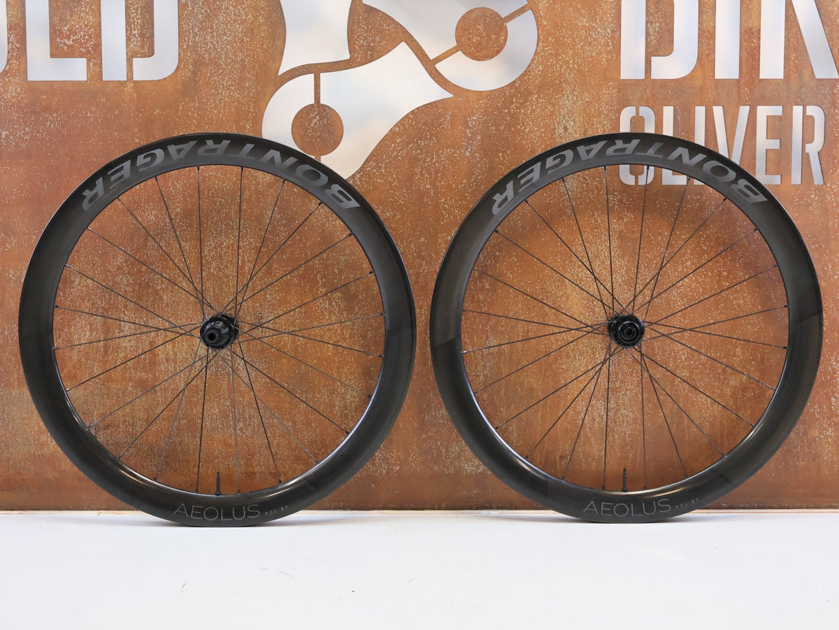 Laufrad/Laufradsatz von Bontrager, Bontrager Aeolus RSL 51 TLR Carbon Laufradsats SRAM XDR vor USEDBIKES-OB.DE Hintergrund