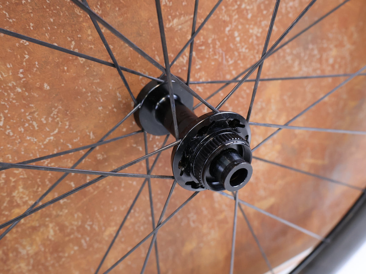 Laufrad/Laufradsatz von Bontrager, Bontrager Aeolus RSL 51 TLR Carbon Laufradsats SRAM XDR vor USEDBIKES-OB.DE Hintergrund
