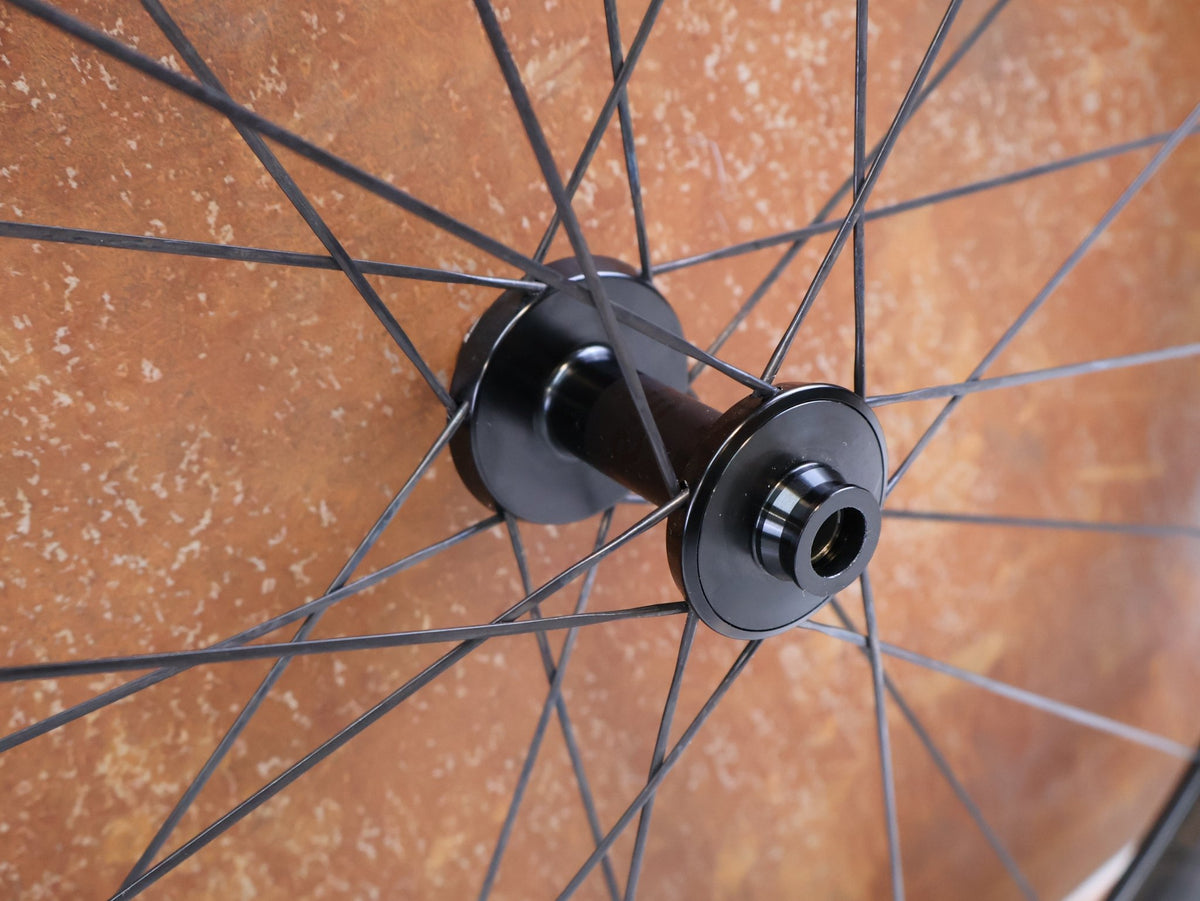 Laufrad/Laufradsatz von Bontrager, Bontrager Aeolus RSL 51 TLR Carbon Laufradsats SRAM XDR vor USEDBIKES-OB.DE Hintergrund