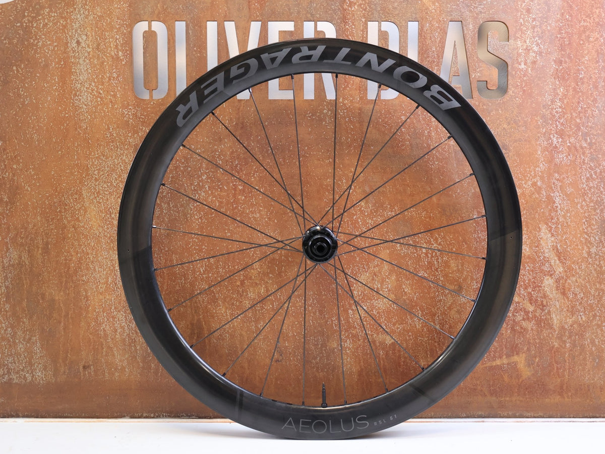Laufrad/Laufradsatz von Bontrager, Bontrager Aeolus RSL 51 TLR Carbon Laufradsats SRAM XDR vor USEDBIKES-OB.DE Hintergrund