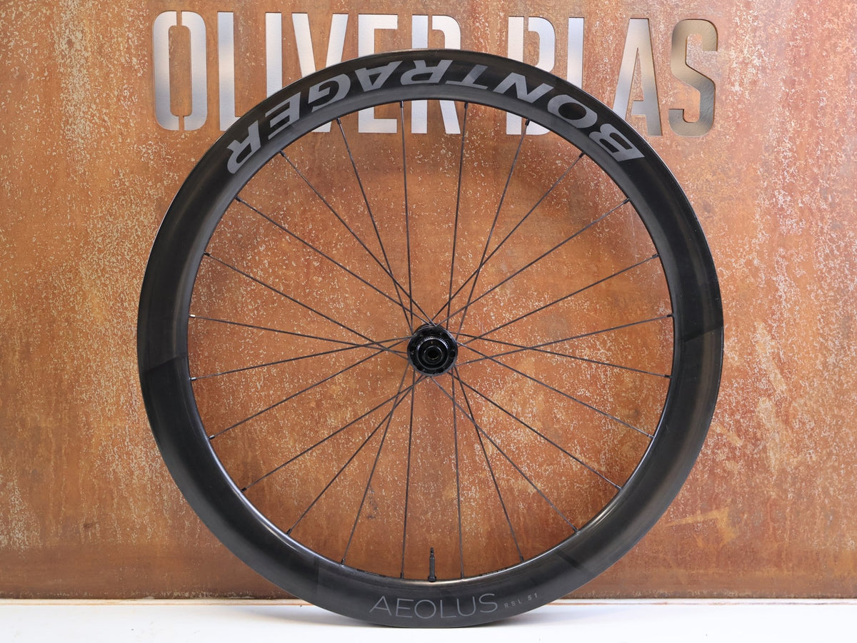 Laufrad/Laufradsatz von Bontrager, Bontrager Aeolus RSL 51 TLR Carbon Laufradsats SRAM XDR vor USEDBIKES-OB.DE Hintergrund