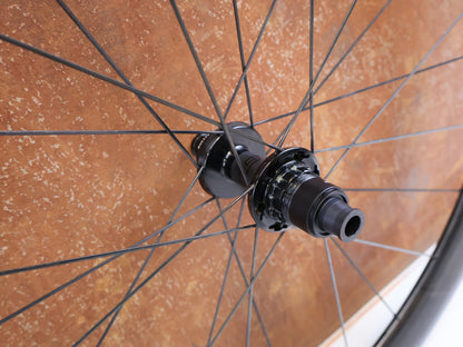 Laufrad/Laufradsatz von Bontrager, Bontrager Aeolus RSL 51 TLR Carbon Laufradsats SRAM XDR vor USEDBIKES-OB.DE Hintergrund
