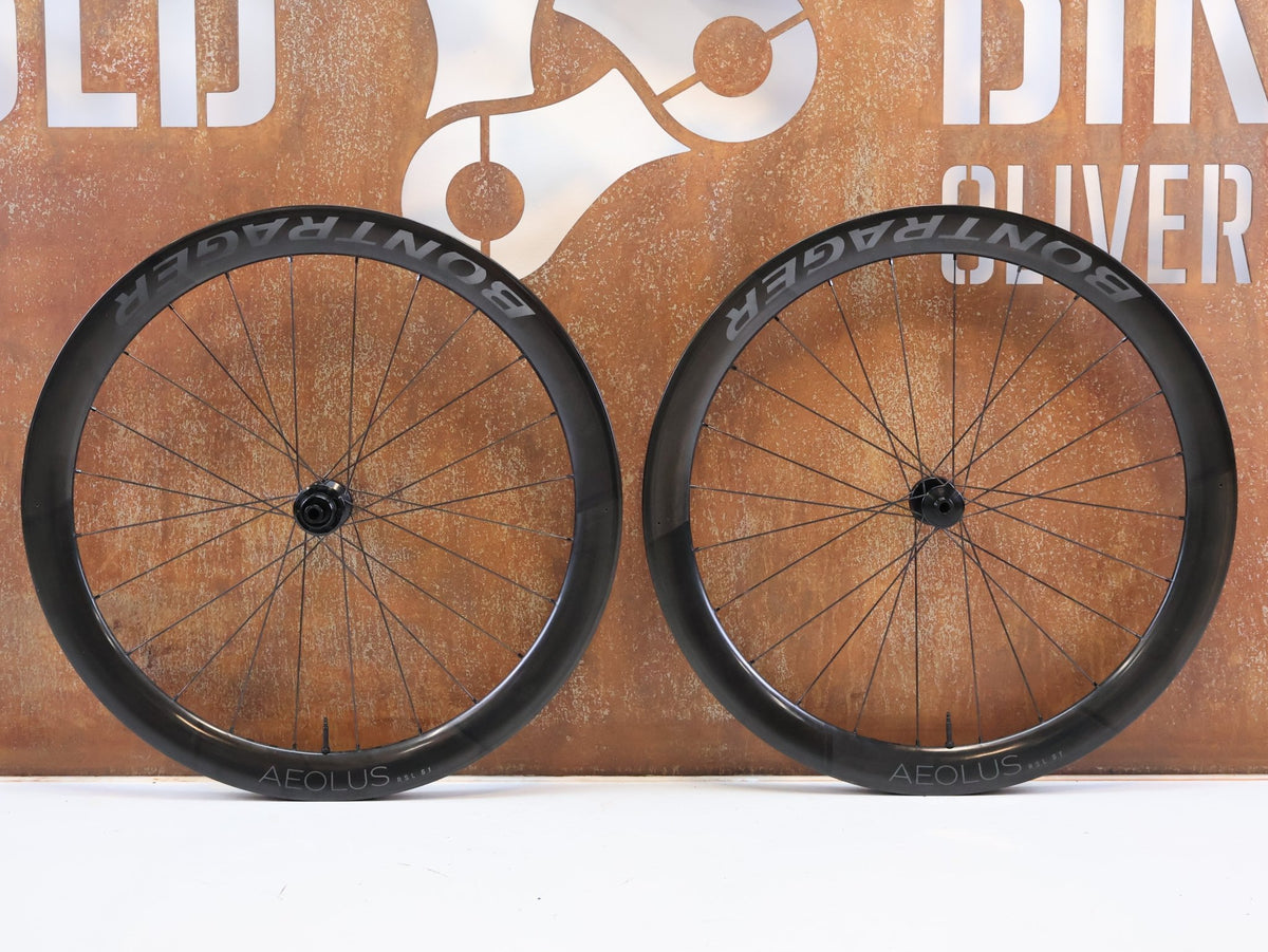 Laufrad/Laufradsatz von Bontrager, Bontrager Aeolus RSL 51 TLR Carbon Laufradsats SRAM XDR vor USEDBIKES-OB.DE Hintergrund