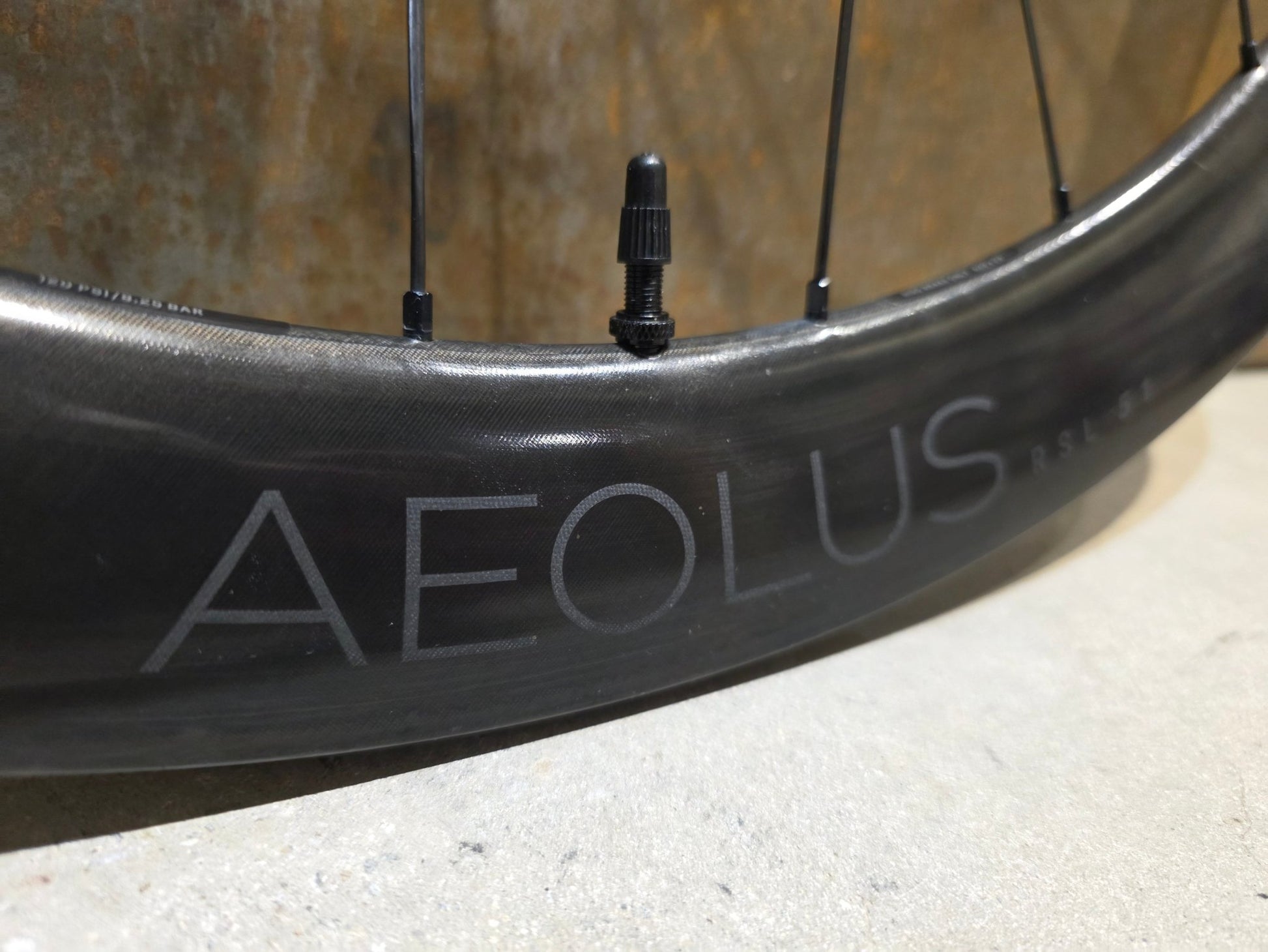 Laufrad/Laufradsatz von Bontrager, BONTRAGER AEOLUS RSL 51 TLR LAUFRADSATZ DISC in variant_title vor USEDBIKES - OB.DE Hintergrund