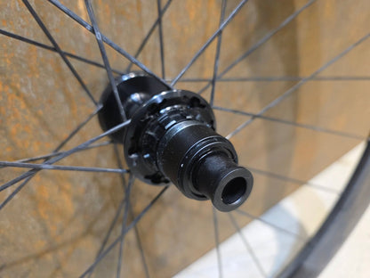 Laufrad/Laufradsatz von Bontrager, BONTRAGER AEOLUS RSL 51 TLR LAUFRADSATZ DISC in variant_title vor USEDBIKES - OB.DE Hintergrund