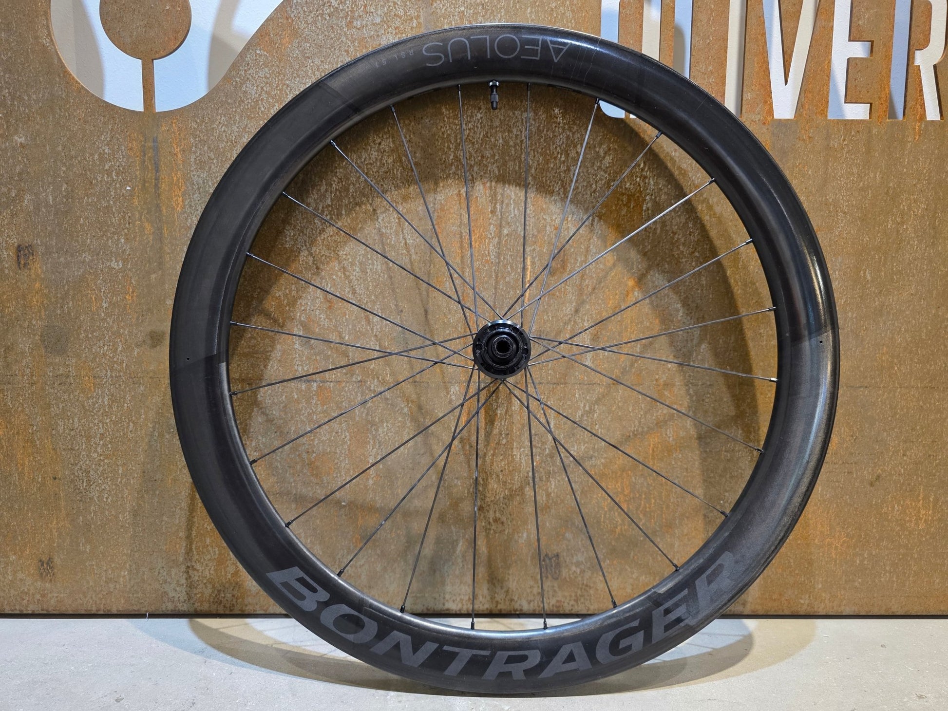 Laufrad/Laufradsatz von Bontrager, BONTRAGER AEOLUS RSL 51 TLR LAUFRADSATZ DISC in variant_title vor USEDBIKES - OB.DE Hintergrund