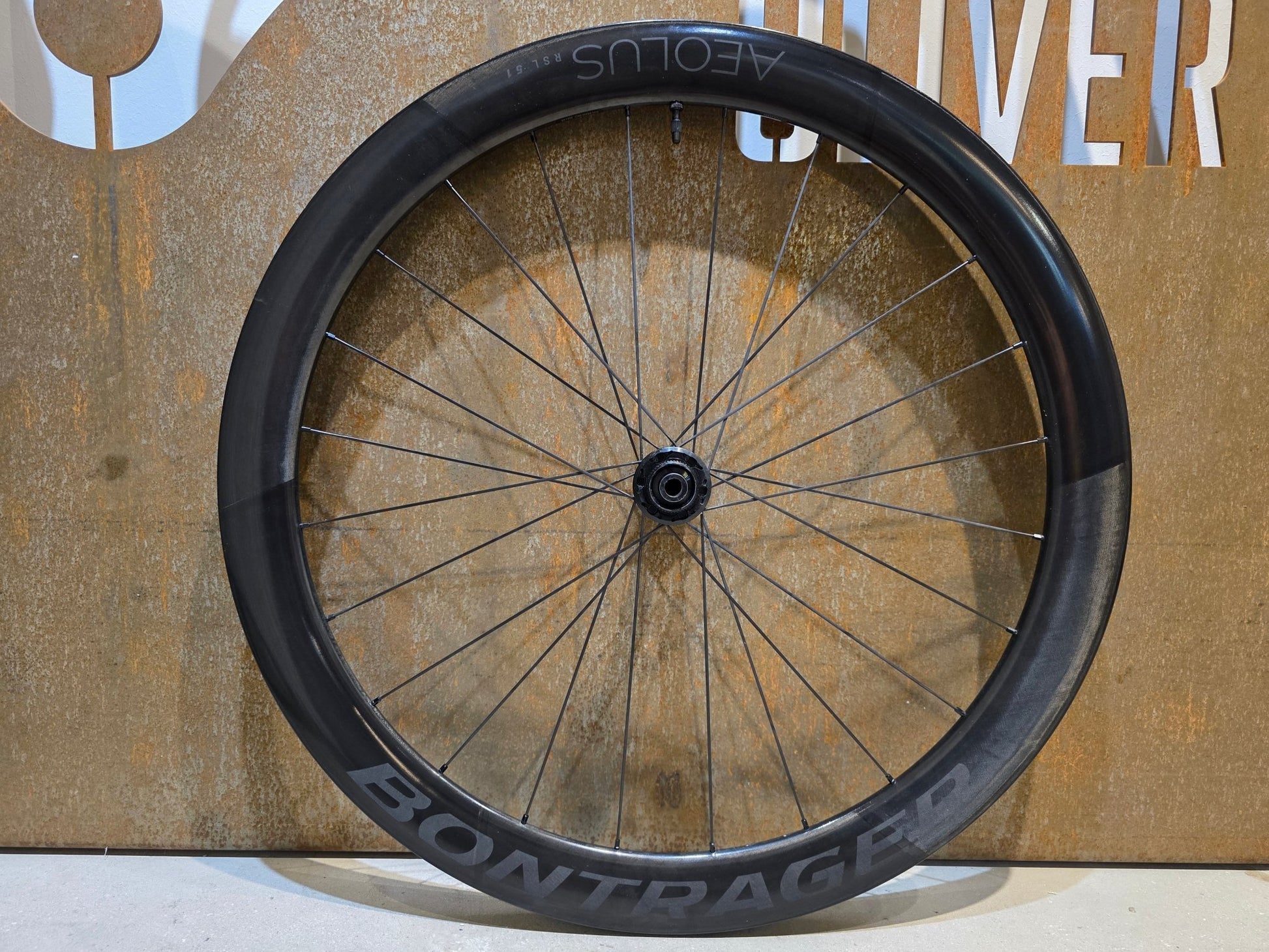 Laufrad/Laufradsatz von Bontrager, BONTRAGER AEOLUS RSL 51 TLR LAUFRADSATZ DISC in variant_title vor USEDBIKES - OB.DE Hintergrund
