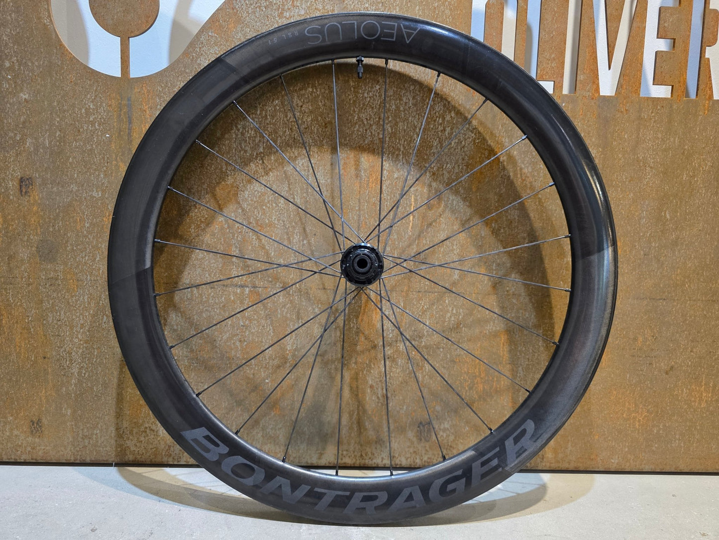 Laufrad/Laufradsatz von Bontrager, BONTRAGER AEOLUS RSL 51 TLR LAUFRADSATZ DISC in variant_title vor USEDBIKES - OB.DE Hintergrund