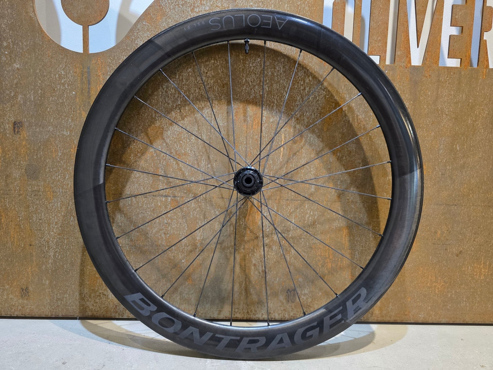 Laufrad/Laufradsatz von Bontrager, BONTRAGER AEOLUS RSL 51 TLR LAUFRADSATZ DISC in variant_title vor USEDBIKES - OB.DE Hintergrund