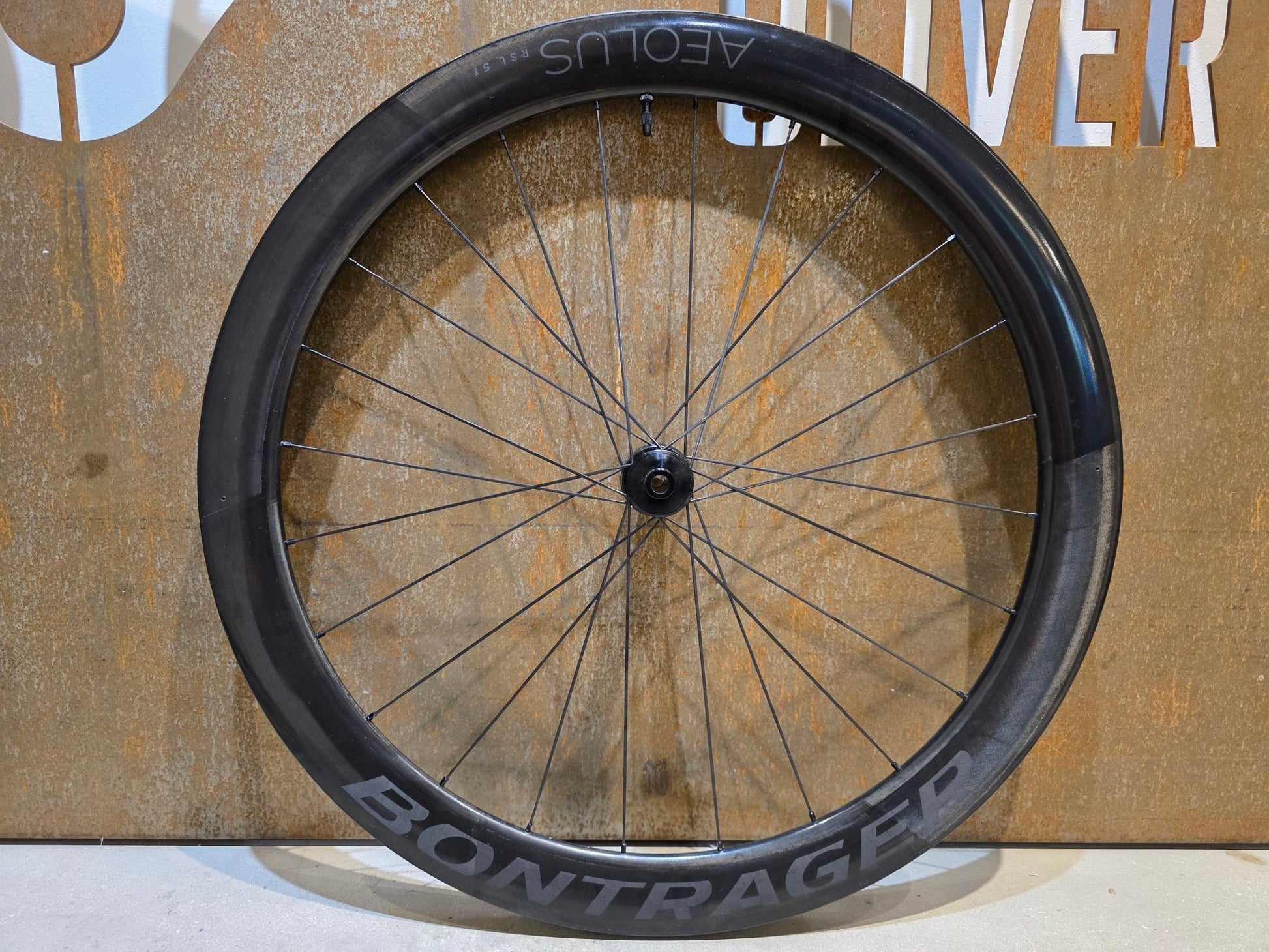 Laufrad/Laufradsatz von Bontrager, BONTRAGER AEOLUS RSL 51 TLR LAUFRADSATZ DISC in variant_title vor USEDBIKES - OB.DE Hintergrund