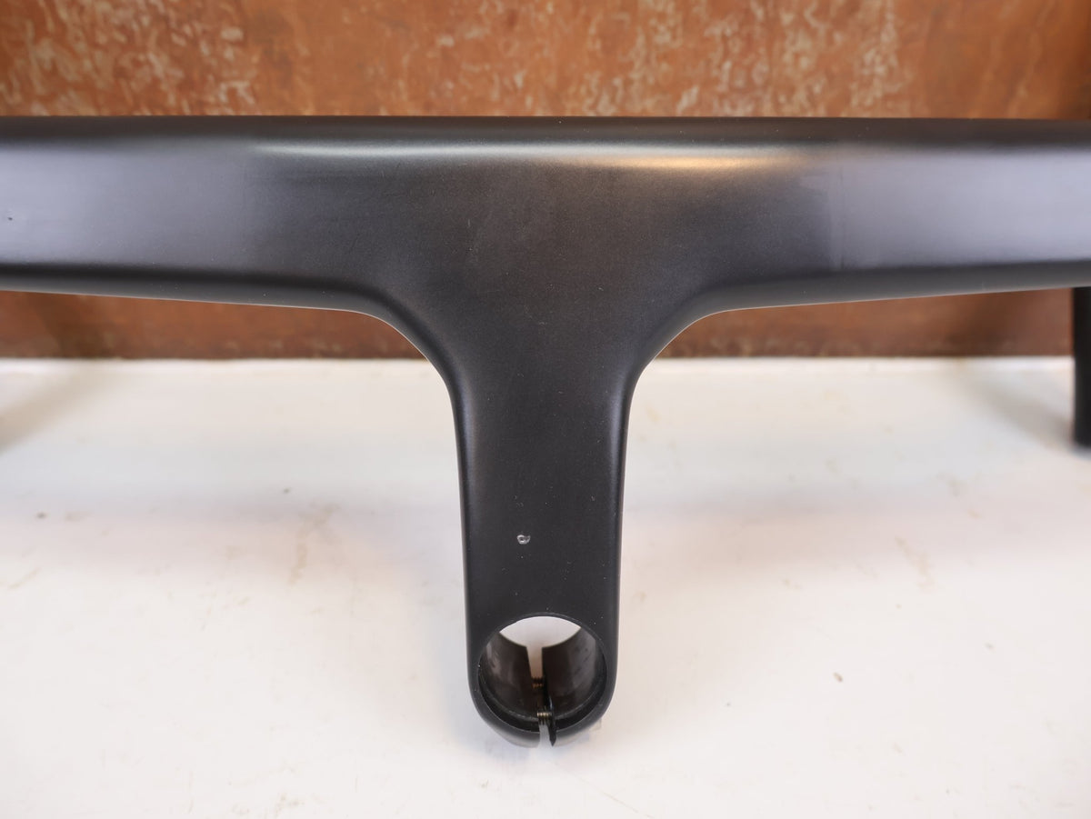 Lenker von Trek, Bontrager Aeolus RSL Carbon Lenker Vorbau Einheit 420mm x 100mm vor USEDBIKES-OB.DE Hintergrund