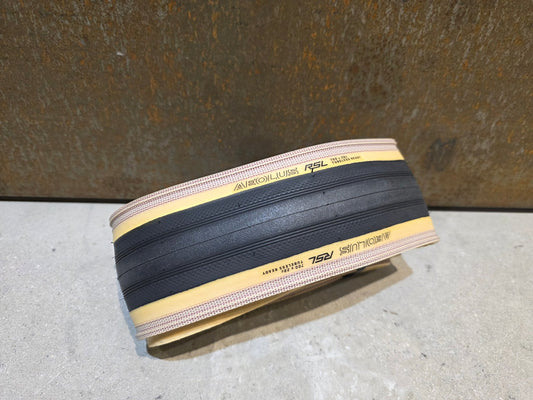 Reifen von Bontrager, BONTRAGER AEOLUS RSL TLR RENNRADREIFEN 700C X 28MM BLACK / TAN WALL in variant_title vor USEDBIKES - OB.DE Hintergrund
