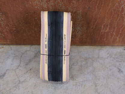 Reifen von Bontrager, BONTRAGER AEOLUS RSL TLR RENNRADREIFEN 700C X 28MM BLACK / TAN WALL vor USEDBIKES - OB.DE Hintergrund