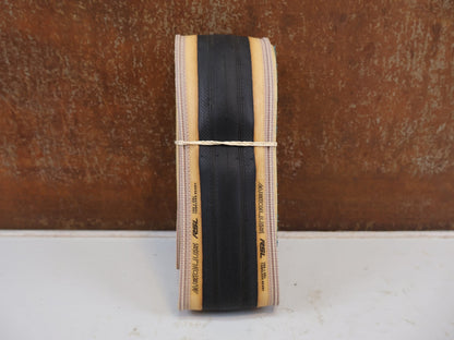 Reifen von Bontrager, BONTRAGER AEOLUS RSL TLR RENNRADREIFEN 700X28 / TAN WALL vor USEDBIKES-OB.DE Hintergrund