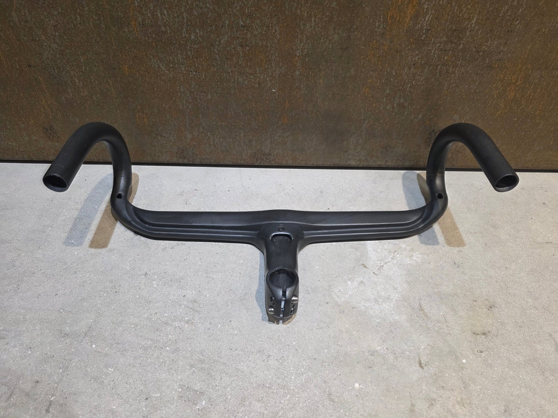 Lenker von Trek, BONTRAGER AEOLUS RSL VR - C LENKER - / VORBAUEINHEIT 440 / 110MM vor USEDBIKES - OB.DE Hintergrund