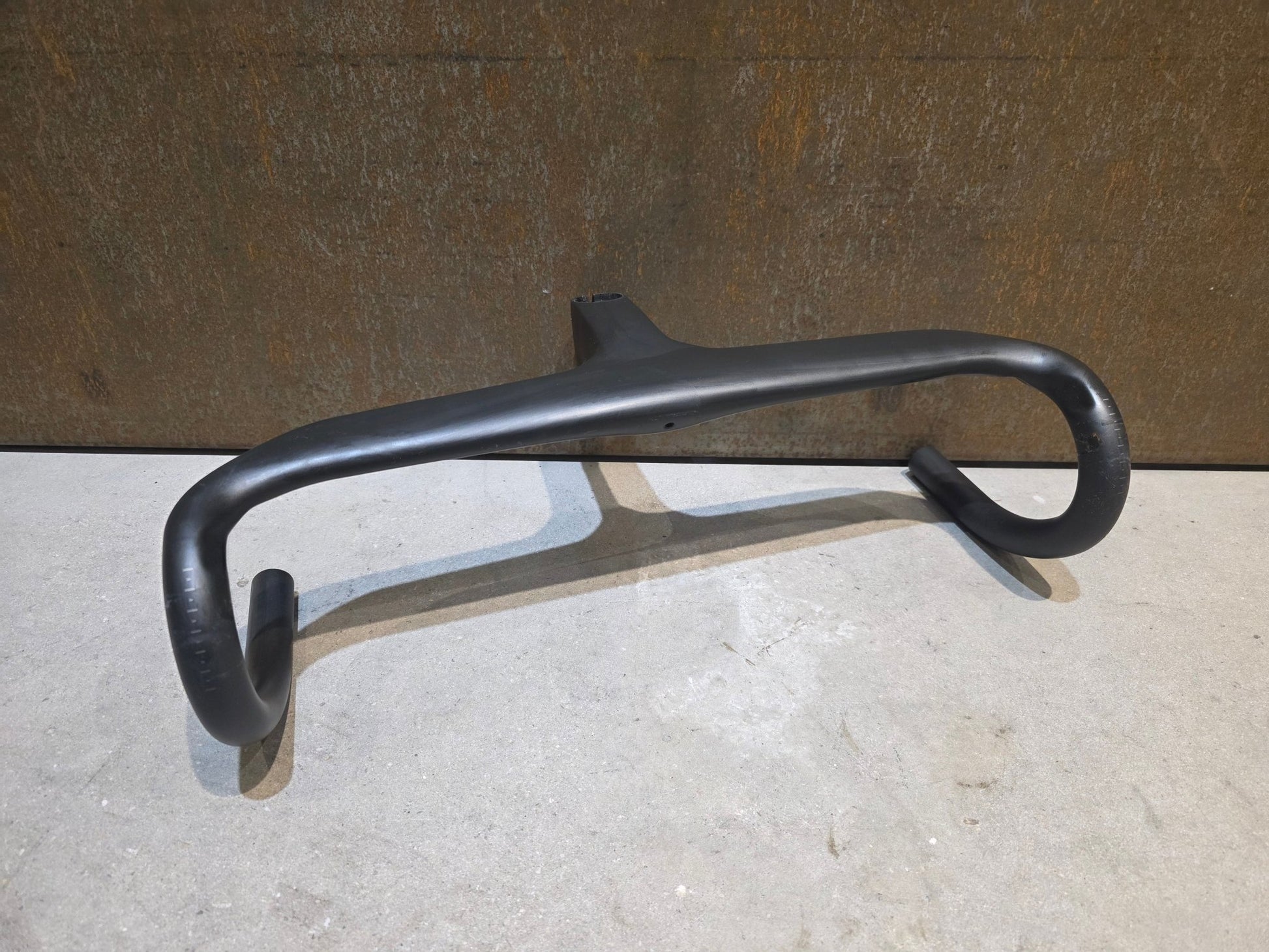 Lenker von Trek, BONTRAGER AEOLUS RSL VR - C LENKER - / VORBAUEINHEIT 440 / 110MM vor USEDBIKES - OB.DE Hintergrund