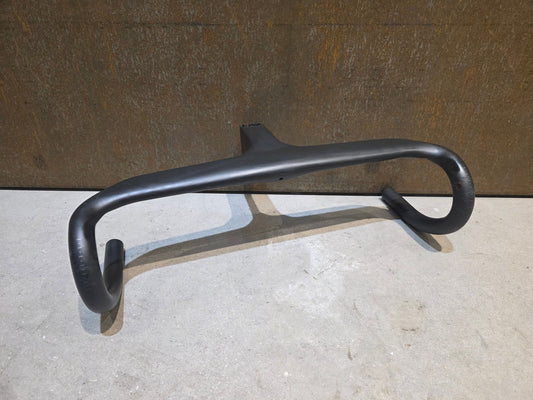 Lenker von Trek, BONTRAGER AEOLUS RSL VR - C LENKER - / VORBAUEINHEIT 440 / 110MM vor USEDBIKES - OB.DE Hintergrund