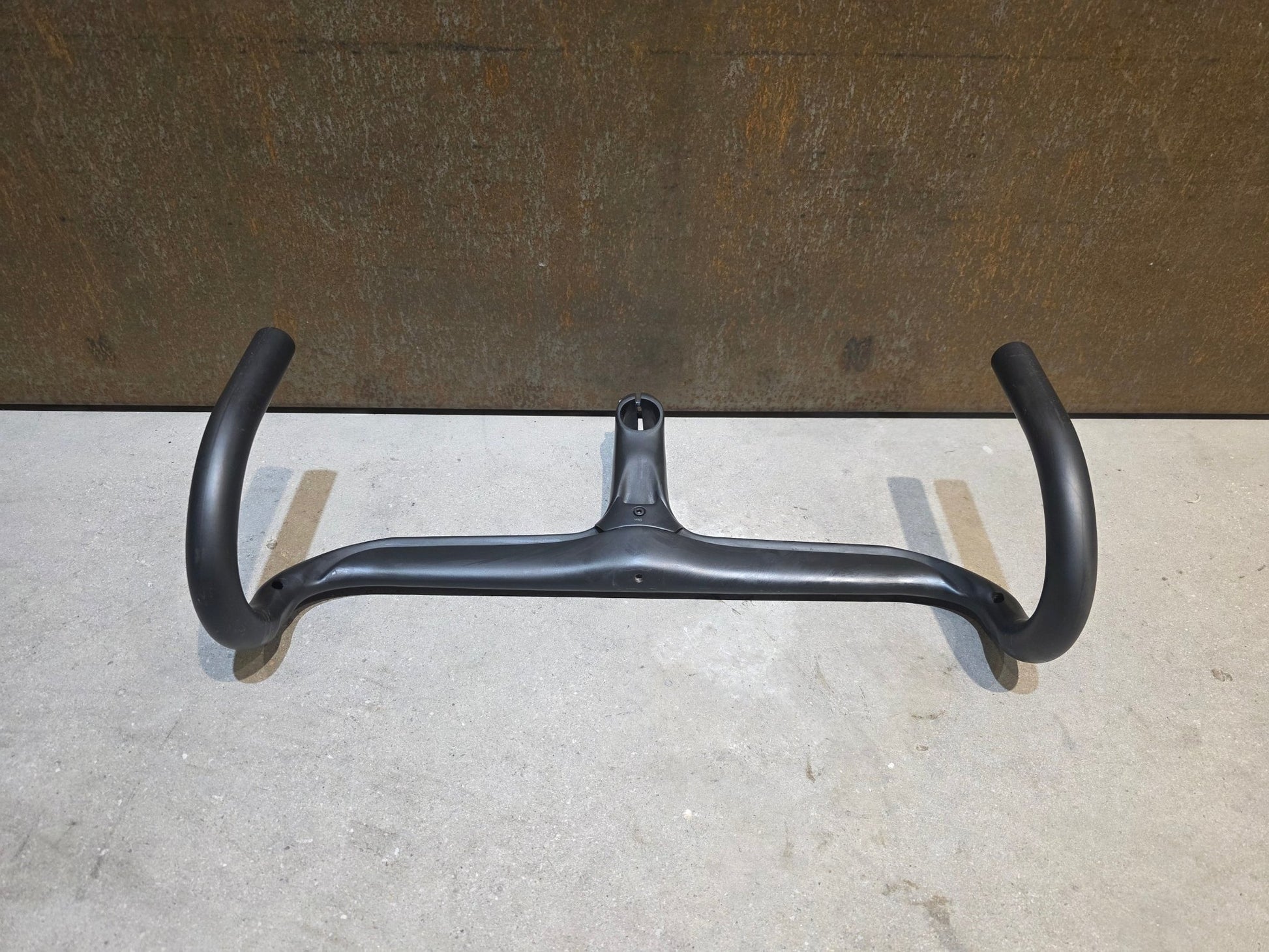 Lenker von Trek, BONTRAGER AEOLUS RSL VR - C LENKER - / VORBAUEINHEIT 440 / 110MM vor USEDBIKES - OB.DE Hintergrund