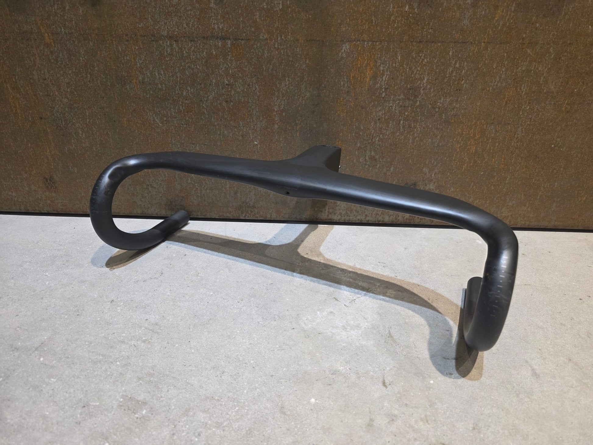 Lenker von Trek, BONTRAGER AEOLUS RSL VR - C LENKER - / VORBAUEINHEIT 440 / 110MM vor USEDBIKES - OB.DE Hintergrund