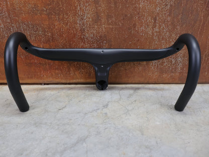 Lenker von Trek, BONTRAGER AEOLUS RSL VR - C – LENKER/VORBAU 380/380 × 80 MM – OCLV CARBON / AERO / INTEGRIERT vor USEDBIKES - OB.DE Hintergrund