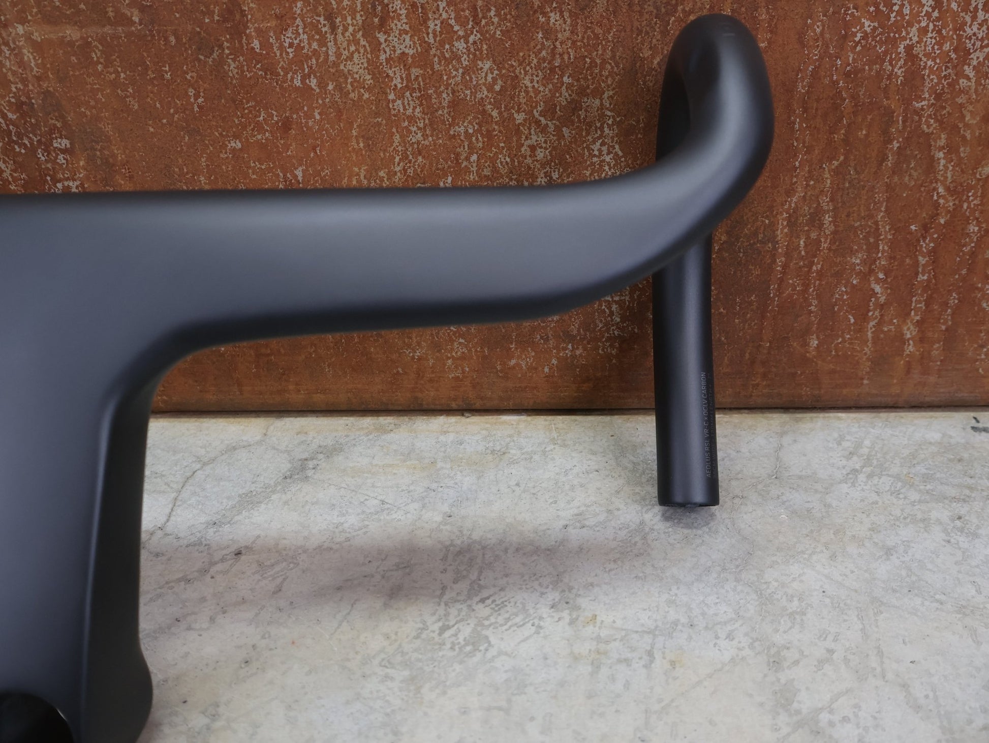 Lenker von Trek, BONTRAGER AEOLUS RSL VR - C – PRO TEAM BARSTEM 380/380 × 120 MM – LIDL - TREK SONDERANFERTIGUNG vor USEDBIKES - OB.DE Hintergrund