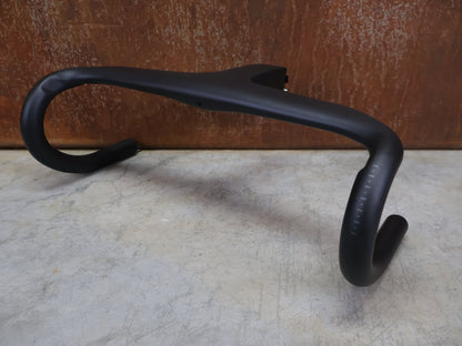 Lenker von Trek, BONTRAGER AEOLUS RSL VR - C – PRO TEAM BARSTEM 380/380 × 120 MM – LIDL - TREK SONDERANFERTIGUNG vor USEDBIKES - OB.DE Hintergrund