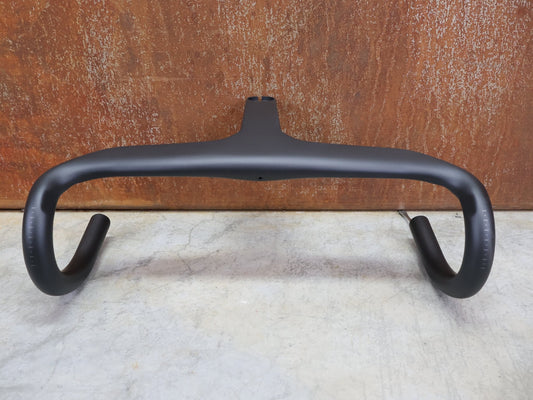 Lenker von Trek, BONTRAGER AEOLUS RSL VR - C – PRO TEAM BARSTEM 380/380 × 120 MM – LIDL - TREK SONDERANFERTIGUNG vor USEDBIKES - OB.DE Hintergrund