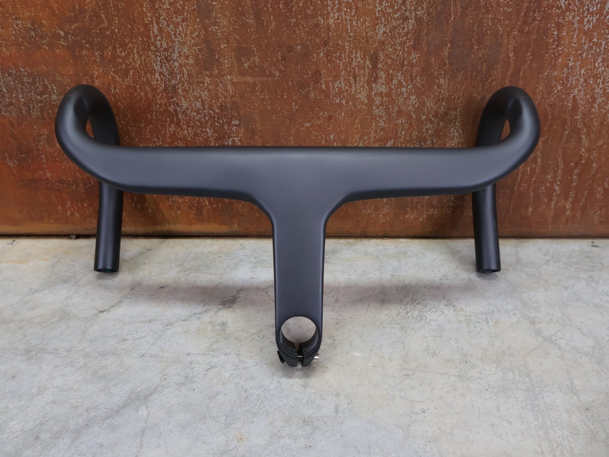 Lenker von Trek, BONTRAGER AEOLUS RSL VR - C – PRO TEAM BARSTEM 380/380 × 120 MM – LIDL - TREK SONDERANFERTIGUNG vor USEDBIKES - OB.DE Hintergrund