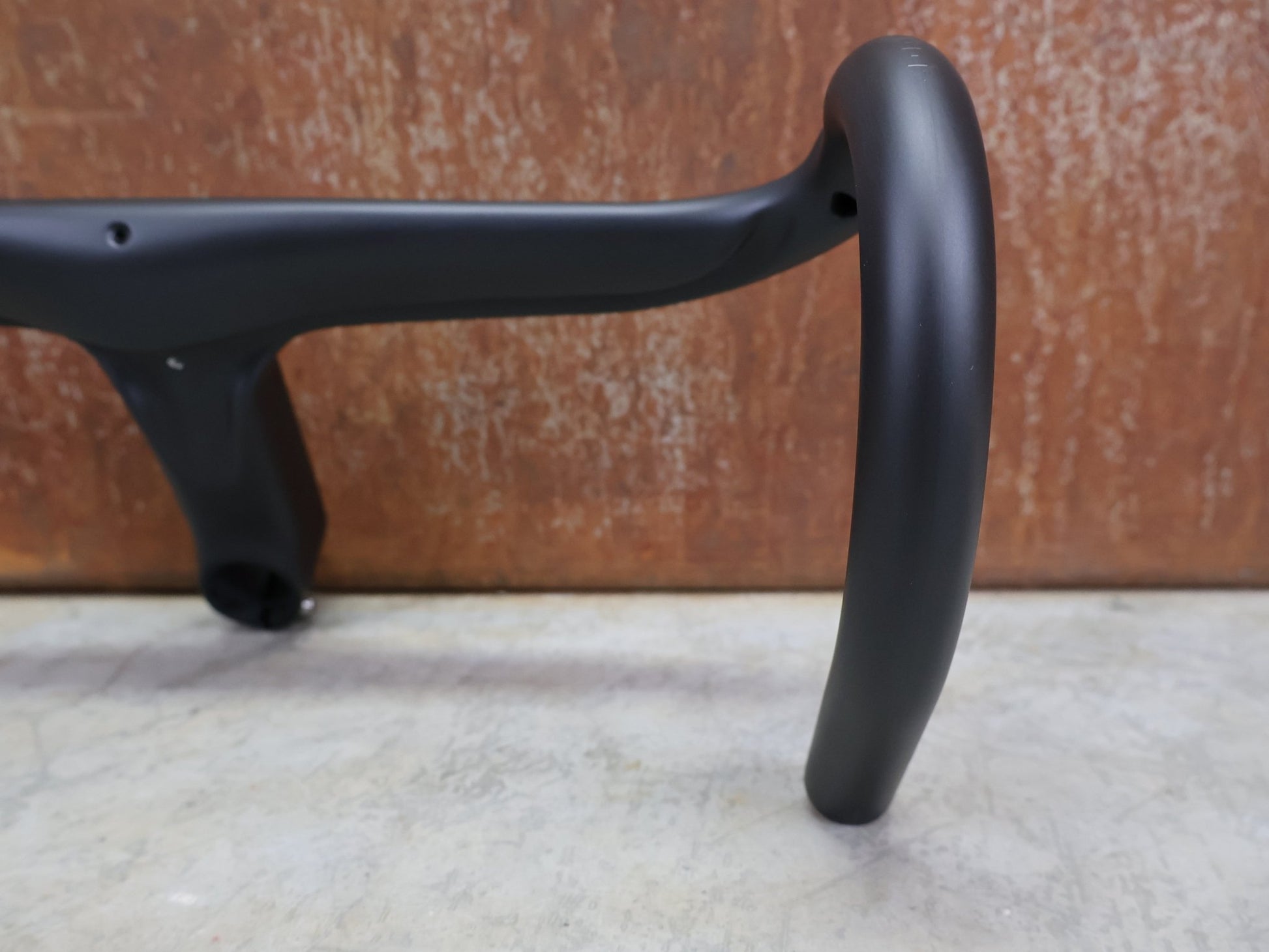 Lenker von Trek, BONTRAGER AEOLUS RSL VR - C – PRO TEAM BARSTEM 380/380 × 120 MM – LIDL - TREK SONDERANFERTIGUNG vor USEDBIKES - OB.DE Hintergrund