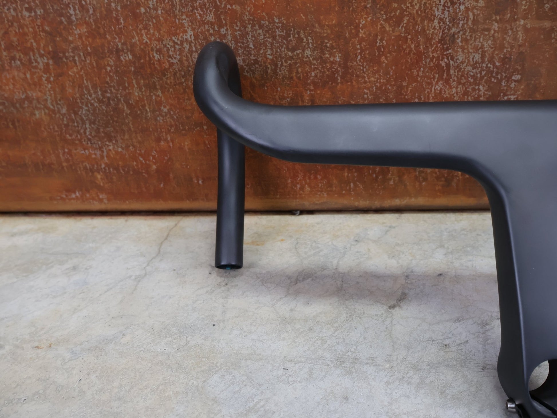 Lenker von Trek, BONTRAGER AEOLUS RSL VR - C – PRO TEAM BARSTEM 400/400 × 140 MM – LIDL - TREK SONDERANFERTIGUNG vor USEDBIKES - OB.DE Hintergrund