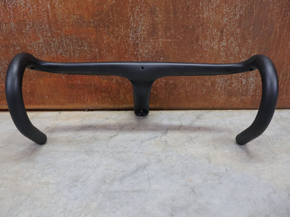 Lenker von Trek, BONTRAGER AEOLUS RSL VR - C – PRO TEAM BARSTEM 400/400 × 140 MM – LIDL - TREK SONDERANFERTIGUNG vor USEDBIKES - OB.DE Hintergrund