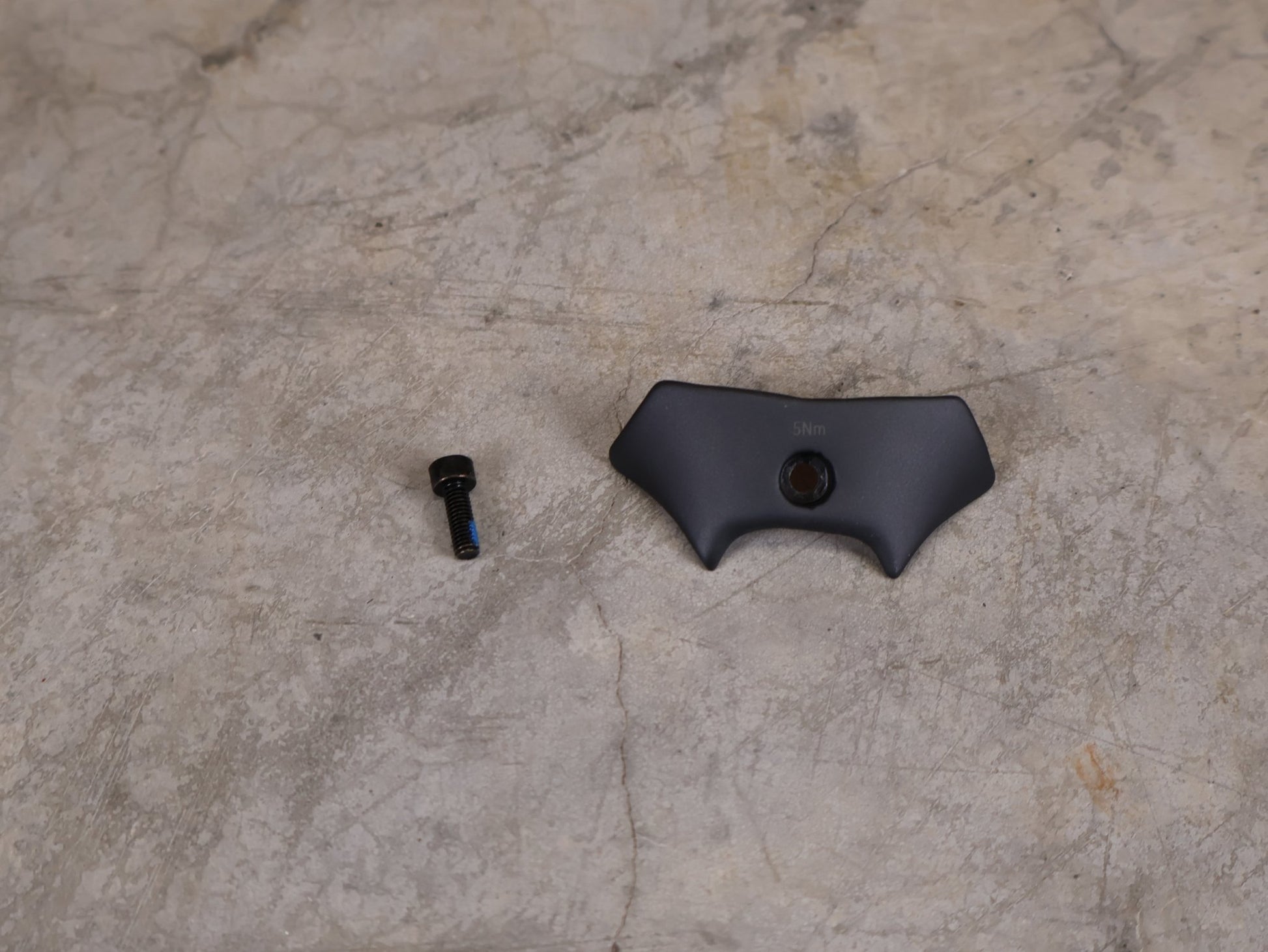 Lenker von Trek, BONTRAGER AEOLUS RSL VR - C – PRO TEAM BARSTEM 400/400 × 140 MM – LIDL - TREK SONDERANFERTIGUNG vor USEDBIKES - OB.DE Hintergrund