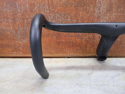 Lenker von Trek, BONTRAGER AEOLUS RSL VR - C – PRO TEAM BARSTEM 400/400 × 140 MM – LIDL - TREK SONDERANFERTIGUNG vor USEDBIKES - OB.DE Hintergrund