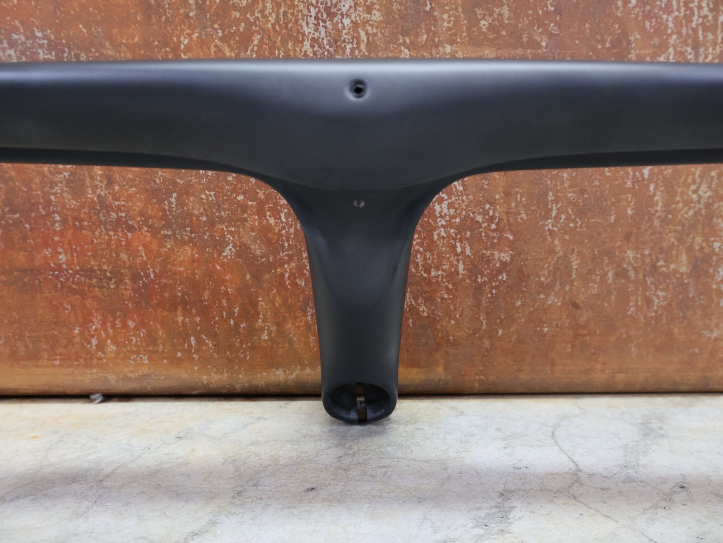 Lenker von Trek, BONTRAGER AEOLUS RSL VR - C – PRO TEAM BARSTEM 400/400 × 140 MM – LIDL - TREK SONDERANFERTIGUNG vor USEDBIKES - OB.DE Hintergrund