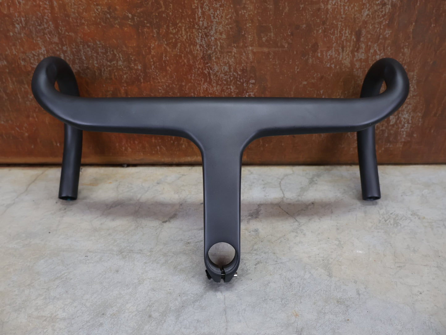 Lenker von Trek, BONTRAGER AEOLUS RSL VR - C – PRO TEAM BARSTEM 400/400 × 140 MM – LIDL - TREK SONDERANFERTIGUNG vor USEDBIKES - OB.DE Hintergrund