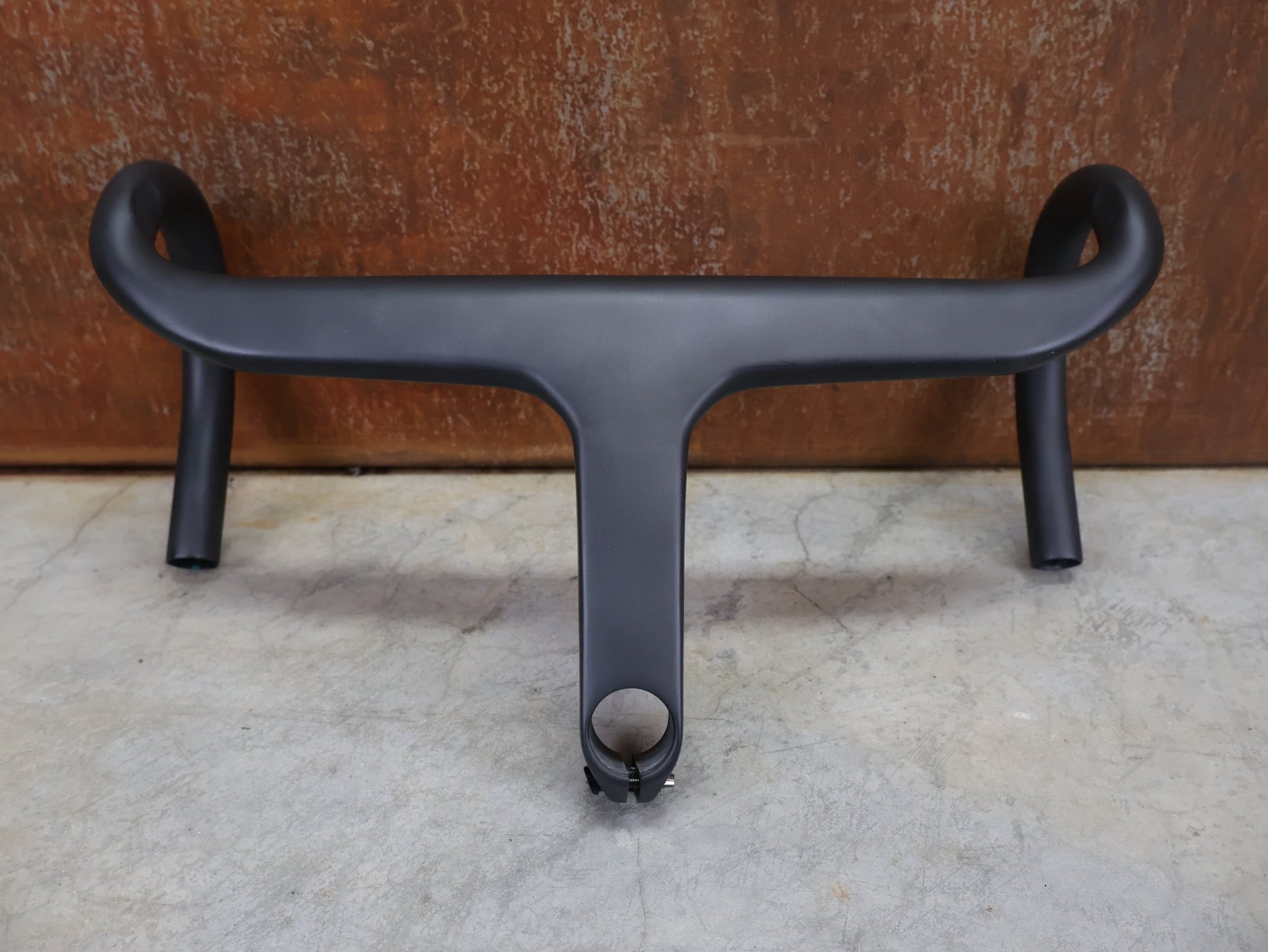 Lenker von Trek, BONTRAGER AEOLUS RSL VR - C – PRO TEAM BARSTEM 400/400 × 140 MM – LIDL - TREK SONDERANFERTIGUNG vor USEDBIKES - OB.DE Hintergrund