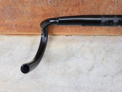 Lenker von Bontrager, BONTRAGER AERO PRO CARBON RENNRAD LENKER 370 / 400MM vor USEDBIKES - OB.DE Hintergrund