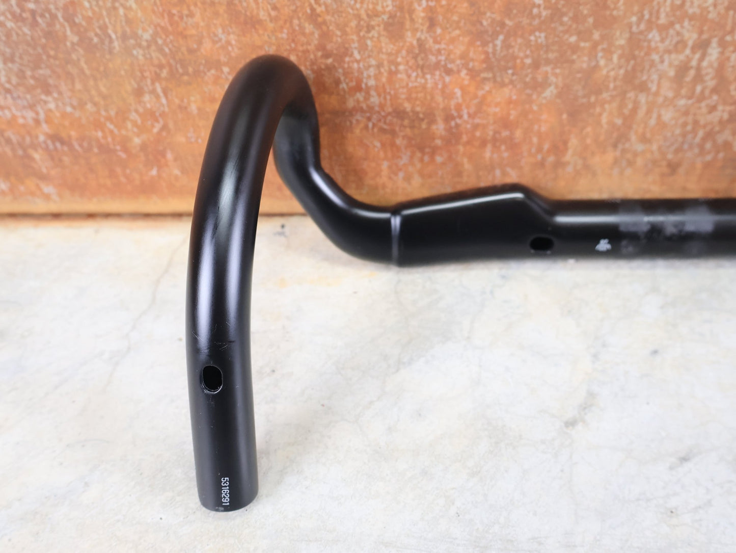 Lenker von Bontrager, BONTRAGER AERO PRO CARBON RENNRAD LENKER 370 / 400MM vor USEDBIKES - OB.DE Hintergrund